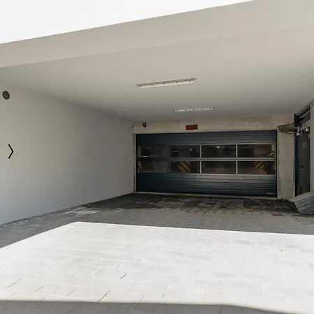 Plaza 41 Seaside With Roof Terrace And Parking By Lion